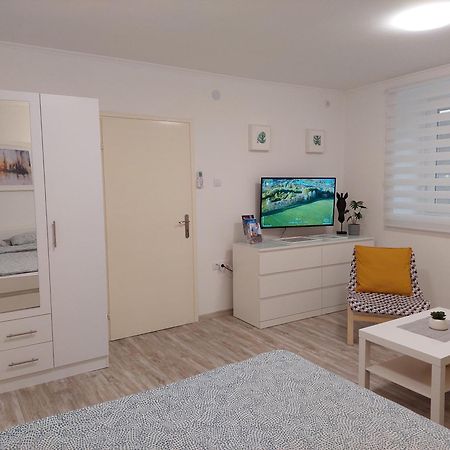 Street Apartment Subotica Luaran gambar